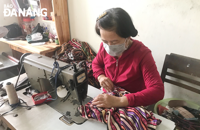 Nhờ nguồn vốn tín dụng chính sách, bà Lê Thị Kim Nhung tiếp tục phát triển sản xuất, ổn định cuộc sống. 						                      Ảnh: M.QUẾ