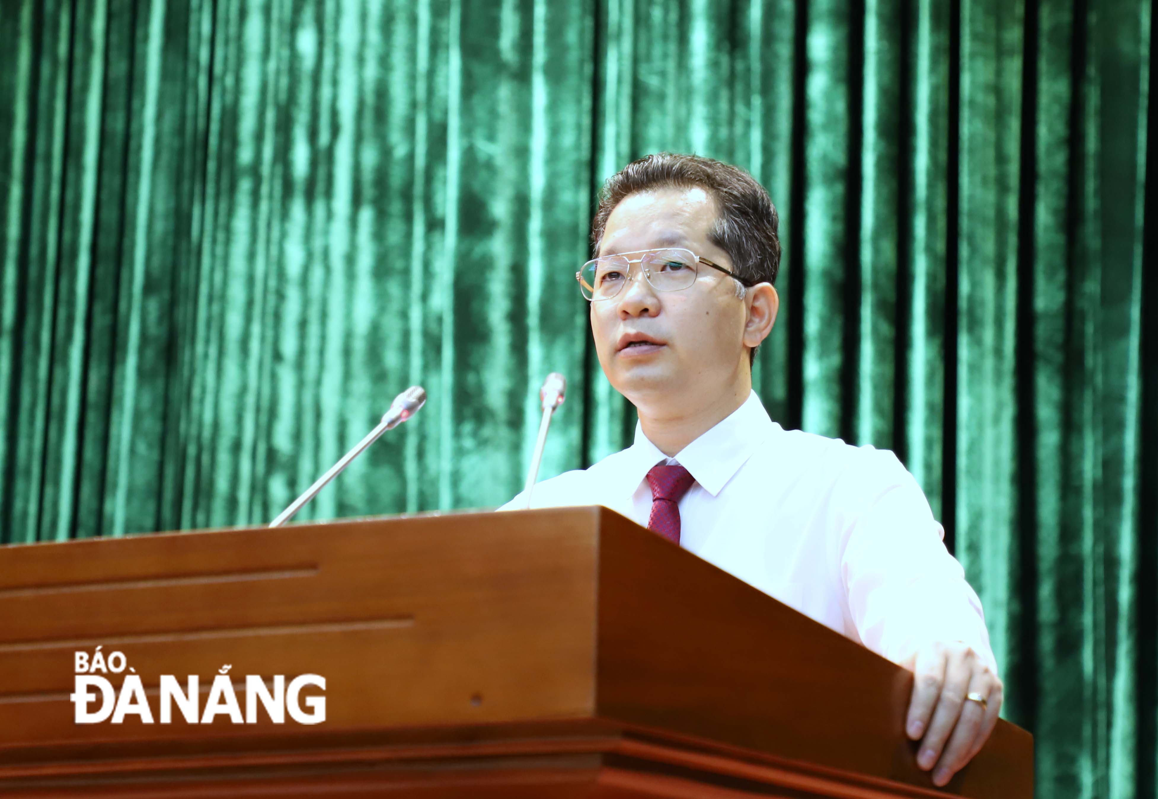 Bí thư Thành ủy Nguyễn Văn Quảng phát biểu giao nhiệm vụ cho các cán bộ được bổ nhiệm. Ảnh: NGỌC PHÚ