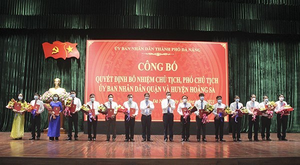 The Da Nang city People’s Committee on June 30 announced decisions on the appointment of  Chairpersons and Vice Chairpersons of its districts. (Photo: VNA)