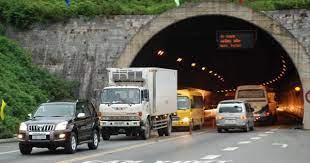 Mức thu phí phương tiện lưu thông qua hầm Hải Vân và hầm Phước Tượng - Phú Gia giảm là phù hợp