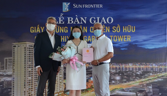 Bàn giao giấy chứng nhận quyền sở hữu căn hộ Hiyori Garden Tower