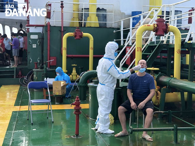 Kiểm soát chặt tàu thuyền neo đậu tại vịnh Đà Nẵng