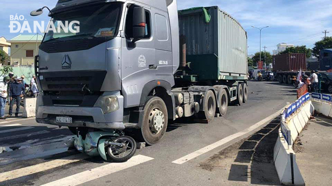 A deadly road crash happens in Da Nang . Photo: PHUONG UYEN