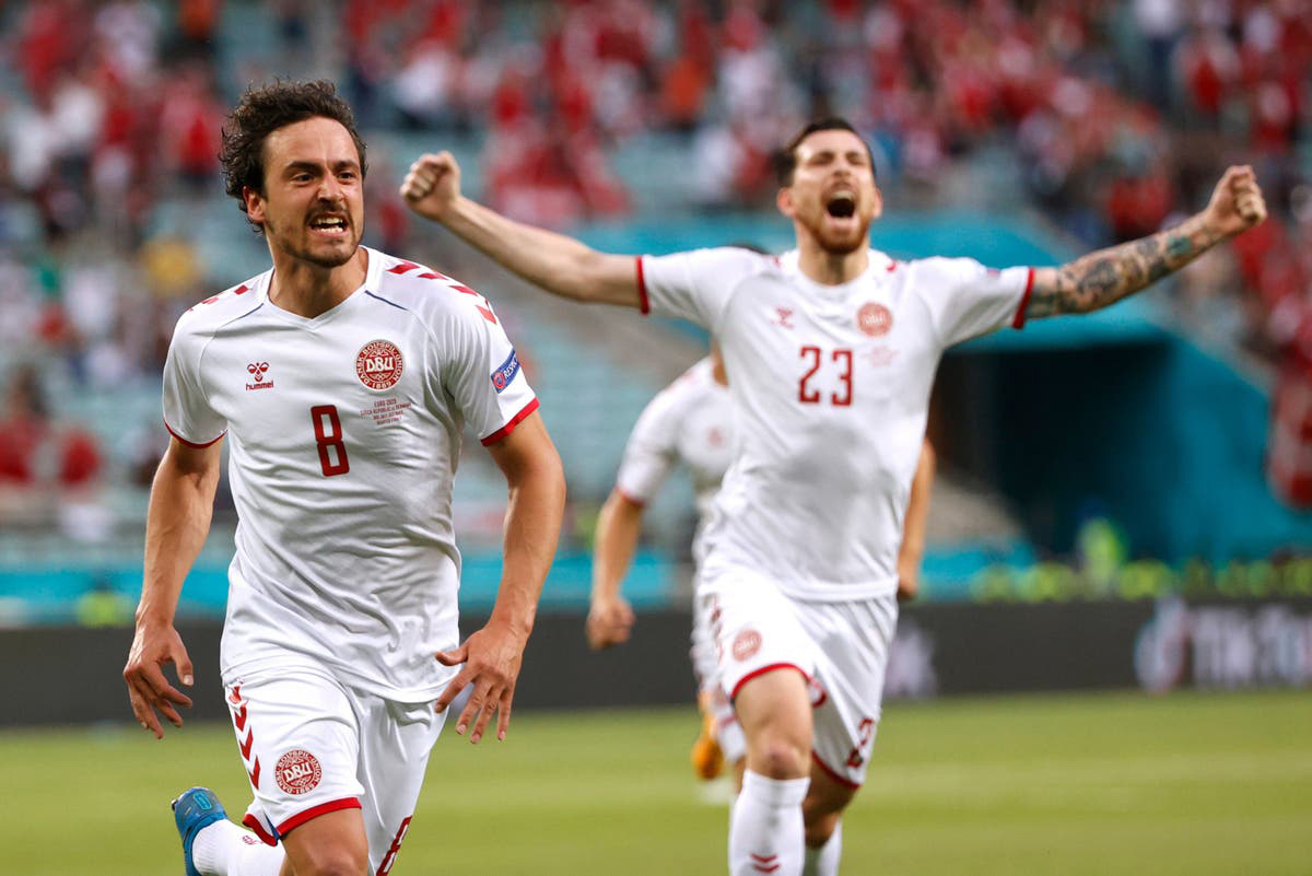 Niềm vui của Thomas Delaney (số 8) và các cầu thủ Đan Mạch sau khi đánh bại Czech để giành quyền vào bán kết EURO 2020.  				     Ảnh: Barbados.bpositivenow