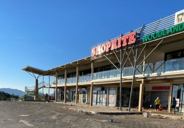 Shoprite supermarket at Woodlands Shopping Center in Mbabane capital of eSwatini was looted and vandalised during the ongoing wave of protests. (Photo: VNA)