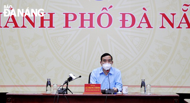 Chủ tịch UBND thành phố Lê Trung Chinh phát biểu tại cuộc họp chiều 5-7. Ảnh: LÊ HÙNG