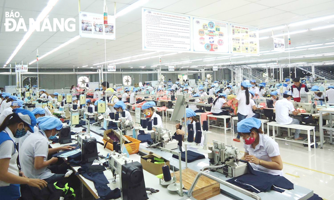 The March 29 Textile and Garment Joint Stock Company has put in place all appropriate measures to protect its employees from COVID-19. Photo: T.V