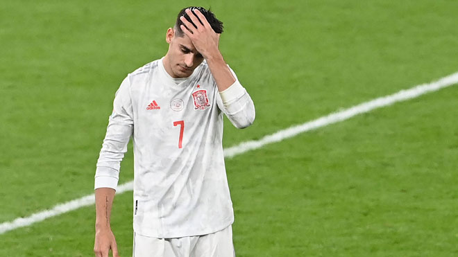 Alvaro Morata sút 11m thất bại khiến Tây Ban Nha thua 2-4 trong loạt sút luân lưu với Ý ở bán kết EURO 2020.  Ảnh: CFP