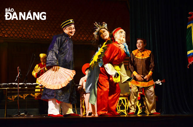 Chương trình “Hồn Việt” của Nhà hát Tuồng Nguyễn Hiển Dĩnh được đưa vào phục vụ du khách năm 2019. Ảnh: XUÂN SƠN