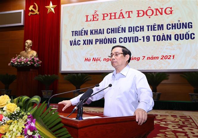 Thủ tướng Phạm Minh Chính phát biểu tại Lễ phát động triển khai Chiến dịch tiêm chủng vaccine phòng COVID-19 toàn quốc. Ảnh: Dương Giang/TTXVN