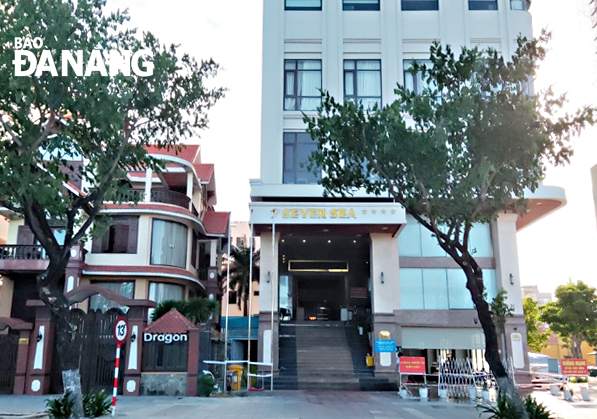 Facilities used for hotel quarantine must be selected against specific criteria which reduce the risk of transmission as identified in the control hierarchy. IN THE PHOTO: A hotel located in Vo Nguyen Giap Street, Son Tra District, is among the government-approved quarantine facicilities. Photo: THU HA