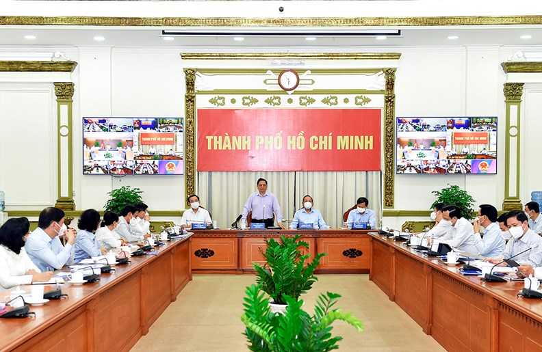 Chiều 26/6, tại TP Hồ Chí Minh, Thủ tướng Phạm Minh Chính đã chủ trì cuộc họp trực tuyến với TP Hồ Chí Minh và các địa phương lân cận thuộc vùng kinh tế trọng điểm phía Nam. Ảnh: VGP/Nhật Bắc