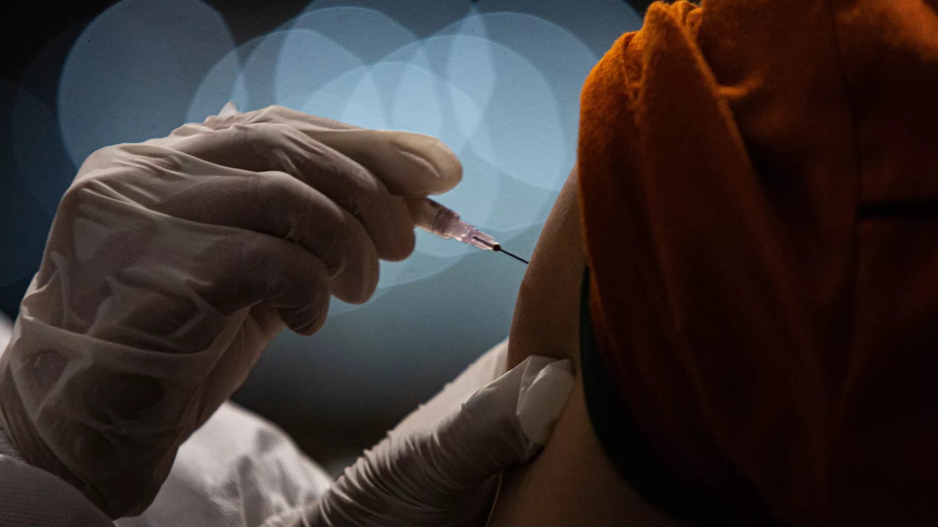 WHO kêu gọi các nước giàu không nên tiêm vắc-xin ngừa Covid-19 tăng cường do nhiều nước trên thế giới hiện chưa có vắc-xin. Ảnh: Getty Images