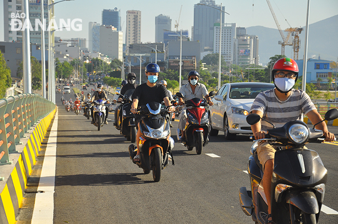 Road users are seen travelling on the overpass, which runs over a section of September 2 Street, passing by Duy Tan Street, in Hai Chau District, July 14, 2021. Photo: THANH LAN