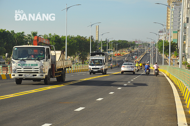 Types of automobiles are allowed to run on the overpass, July 14, 2021. Photo: THANH LAN