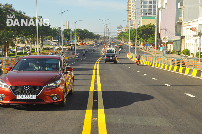 The overpass is designed with two-way traffic. Photo: THANH LAN