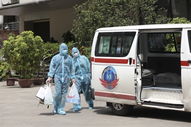 Two close contacts in Hà Nội of a confirmed COVID-19 case returning from HCM City are about to go to centralised quarantine facility on July 9, 2021. — VNA/VNS Photo Minh Quyết