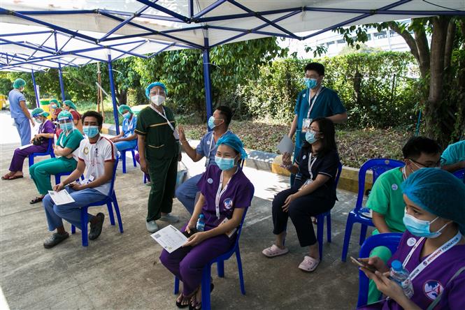 Một điểm tiêm vaccine ngừa COVID-19 tại Yangon, Myanmar ngày 27/1/2021. Ảnh: AFP/TTXVN
