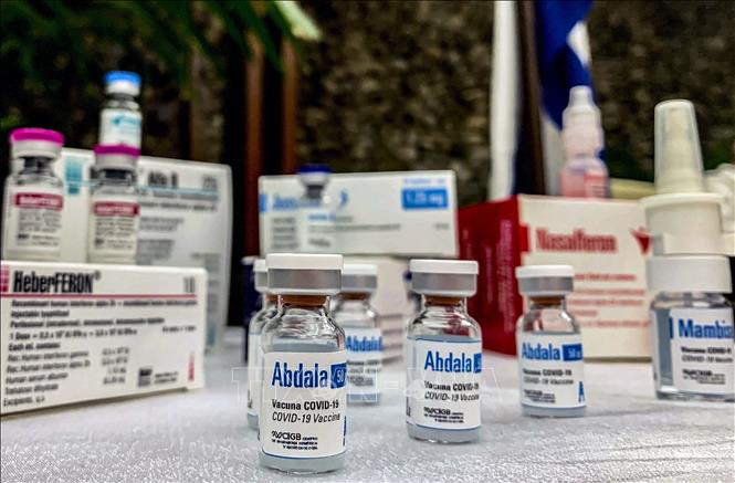 Vaccine Covid-19 Abdala của Cuba được giới thiệu trong cuộc họp báo của Tập đoàn công nghệ sinh học và dược phẩm BioCubaFarma tại Havana ngày 19-3-2021. Ảnh: AFP/TTXVN