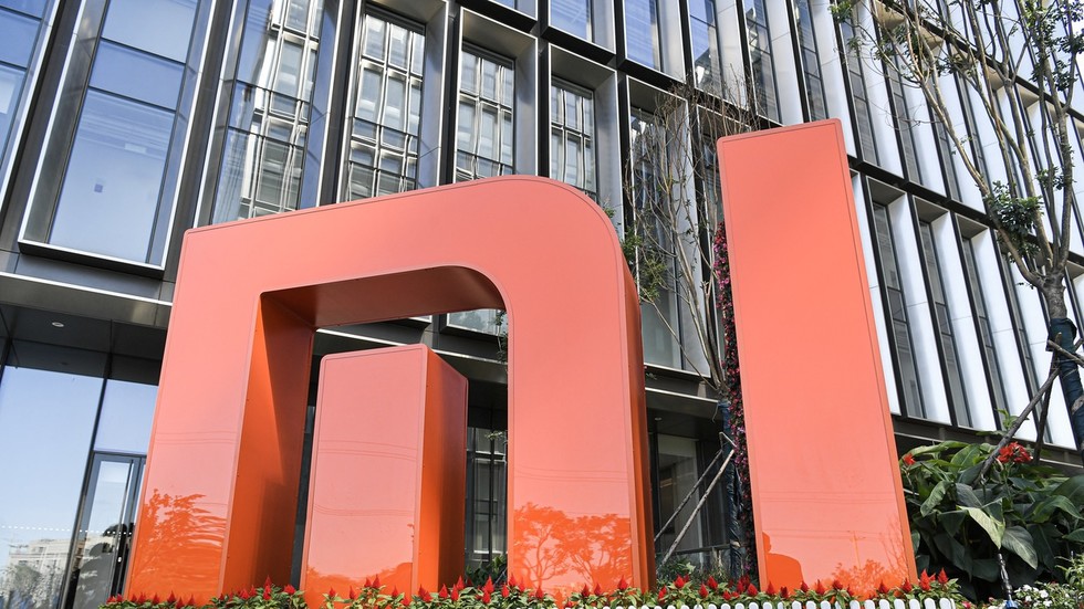 Logo Xiaomi ở bên ngoài một tòa nhà ở Bắc Kinh, Trung Quốc. Ảnh: Zumap Press