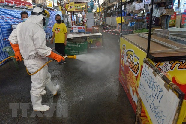 Spraying disinfectants in Bangkok, Thailand (Photo: Xinhua) 