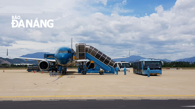 Flight VN122 landed at the Da Nang International Airport at 11:30am on July 21, 2021. Photo: PHAN CHUNG