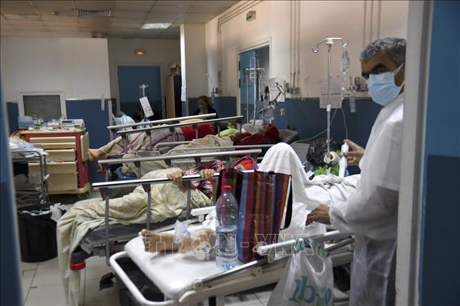 Bệnh nhân nhiễm COVID-19 được điều trị tại Tunis, Tunisia, ngày 17/7/2021. Ảnh: THX/TTXVN