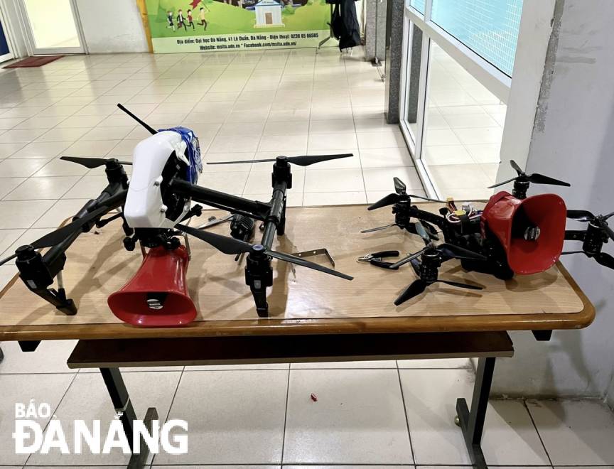 Drones remind those who fail to wear face masks or gather in large crowds in public via their attached speakers and cameras. Photo: QUYNH TRANG