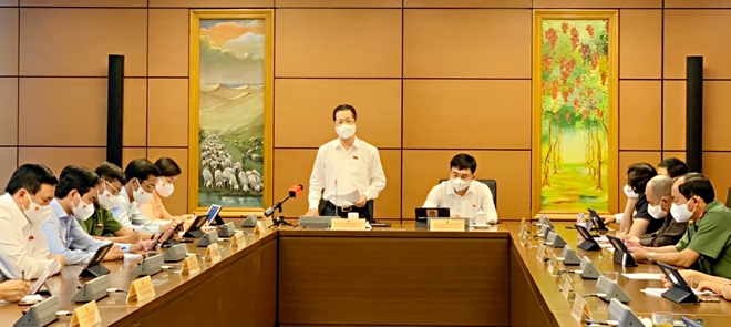 Bí thư Thành ủy, Trưởng đoàn ĐBQH thành phố Đà Nẵng Nguyễn Văn Quảng phát biểu tại buổi thảo luận ở tổ. Ảnh: TRẦN VINH	