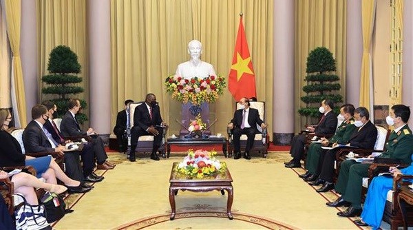 President Nguyen Xuan Phuc hosts a reception for US Secretary of Defence Lloyd Austin in Hanoi on July 29 (Photo: VNA)