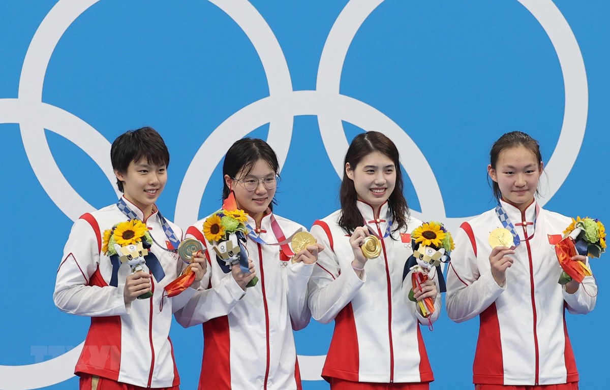 Задача на олимпийских играх в токио. Сборная Китая по плаванию. Сборная Китая по олимпийским играм. Китайская пловчиха на Олимпиаде.