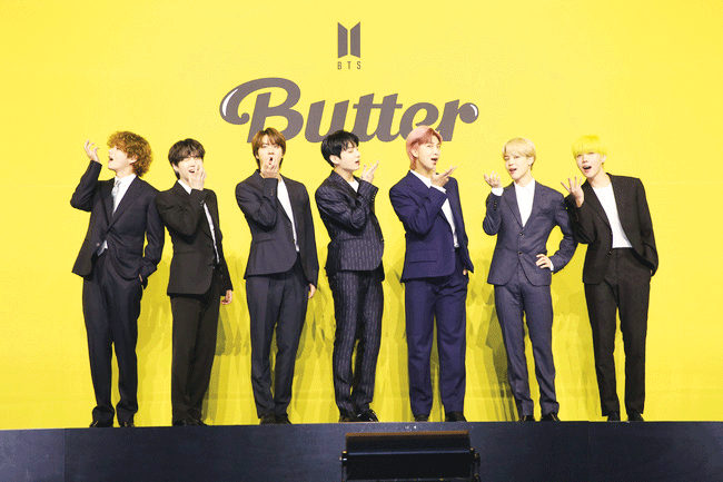 Nhóm nhạc BTS chia vui với thành công của ca khúc Butter. Ảnh: Korea Times	