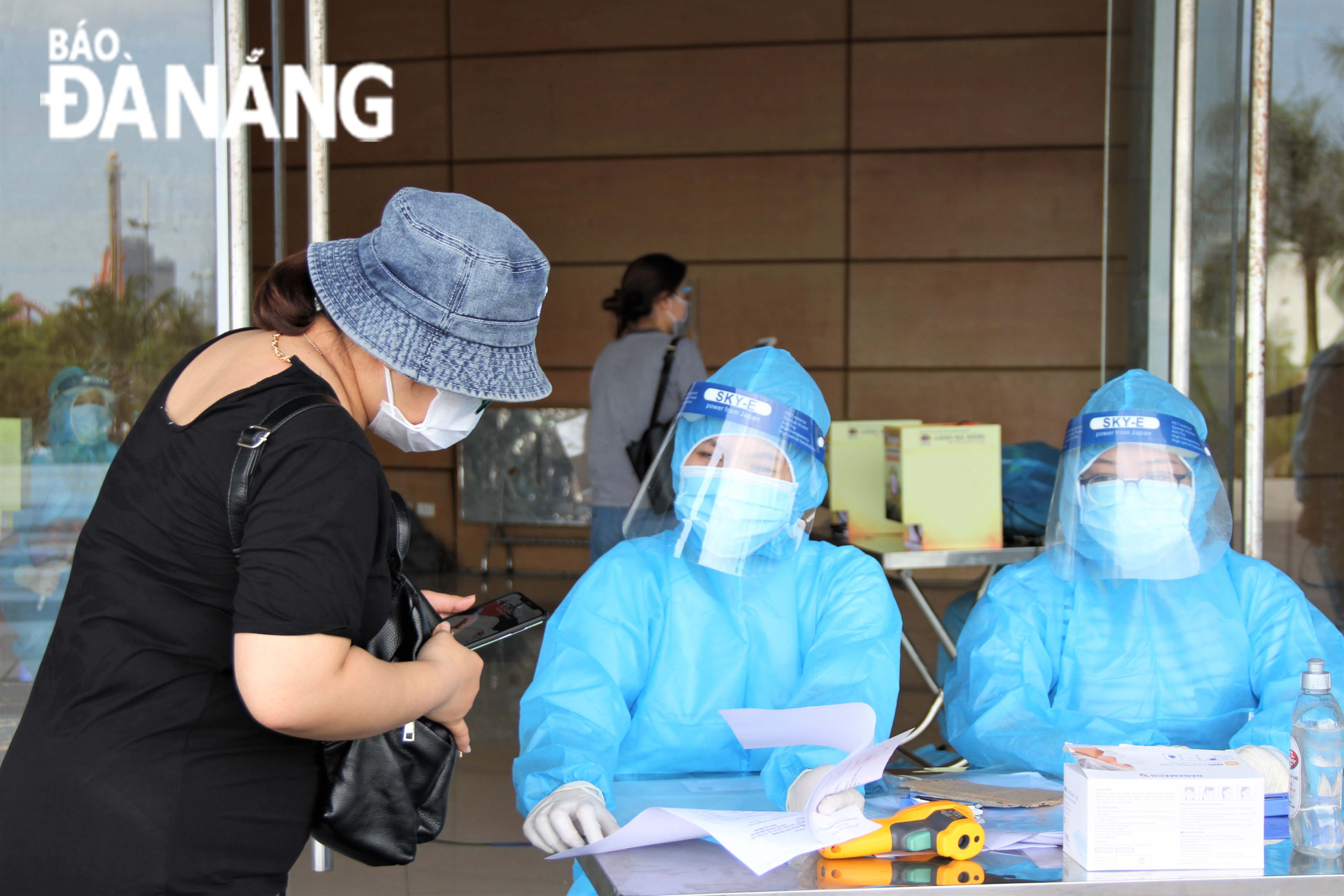 For the would-be vaccinated people residing in high-risk COVID-19 exposure areas, volunteers guide them to make paper-based medical declarations and sign commitments in written which say that they are not in blockaded areas.