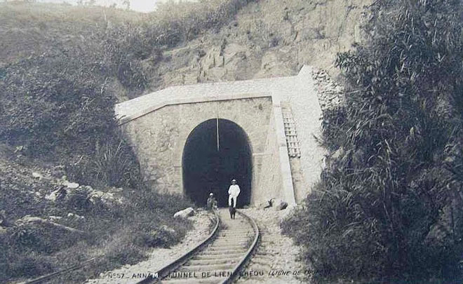Đường hầm tàu lửa Hải Vân Đà Nẵng - Huế được hoàn thành vào năm 1906 với sức người là chính. (Ảnh tư liệu) 