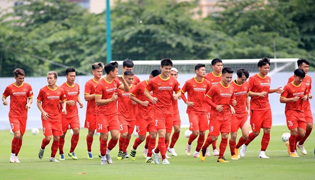 Members of the national men's football team during practice (Photo: VNA)