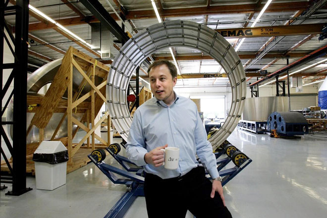 Ông Elon Musk, tỷ phú người Mỹ sở hữu nhiều công ty cùng lúc và thành công ở nhiều lĩnh vực khác nhau như vận tải vũ trụ, xe điện, làm pin dự trữ năng lượng, xây dựng đường hầm… Ảnh: New York Times