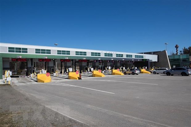 Cửa khẩu biên giới Canada-Mỹ tại Lansdowne, Ontario (Canada). (Ảnh: AFP/TTXVN)