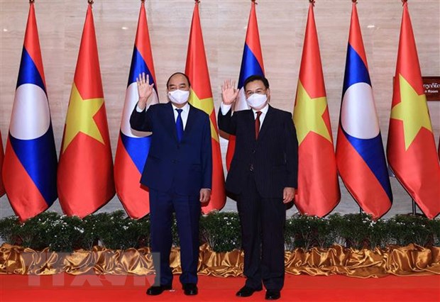 Chủ tịch nước Nguyễn Xuân Phúc hội kiến Chủ tịch Quốc hội Lào Saysomphone Phomvihane. (Ảnh: Thống Nhất/TTXVN)