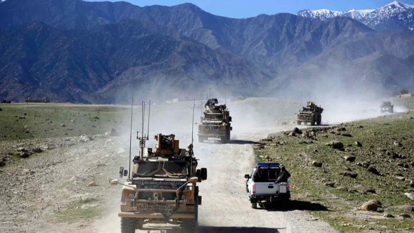 Lực lượng Mỹ và Afghanistan tham gia một chiến dịch tuần tra ở làng Pandola, thành phố Jalalabad. Ảnh: Reuters