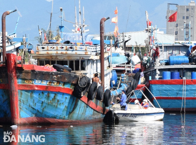 Functional forces onboard canoes are seen inspecting the operation of boat caretakers on August 9. Photo: HOANG HIEP