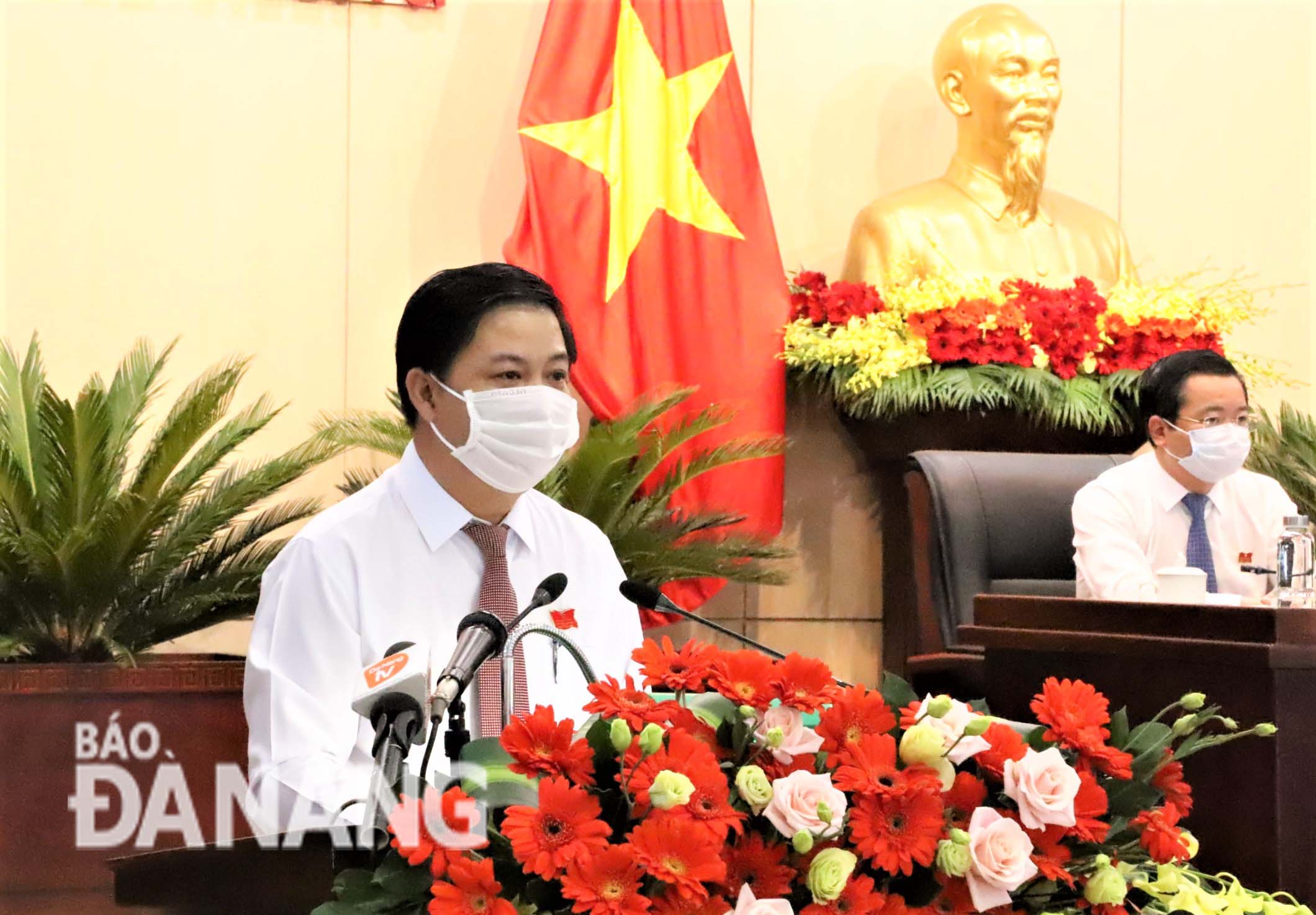 Da Nang Party Committee Deputy Secretary cum People's Council Chairman Luong Nguyen Minh Triet addresses the second session of the Da Nang People’s Council in its 10th tenure for the 2021 - 2026 term, August 12, 2021. Photo: NGOC PHU