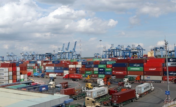  Cảng Cát Lái gặp một số khó khăn do lượng container tồn bãi tăng cao nhưng tình hình hiện đã ổn định trở lại. Hiện tỷ lệ tồn bãi của cảng Cát Lái là 85%, đây là tỷ lệ tốt cho sản xuất cảng trong điều kiện dịch bệnh. Ảnh: TTXVN.