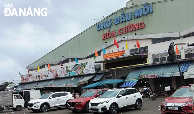 A scene of the Hoa Cuong Wholesale Market 