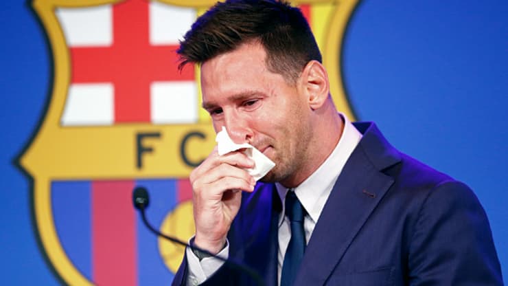 Siêu sao Lionel Messi (ảnh) đã không giấu được nỗi buồn trong ngày chia tay CLB Barcelona. 								                Ảnh: CNBC