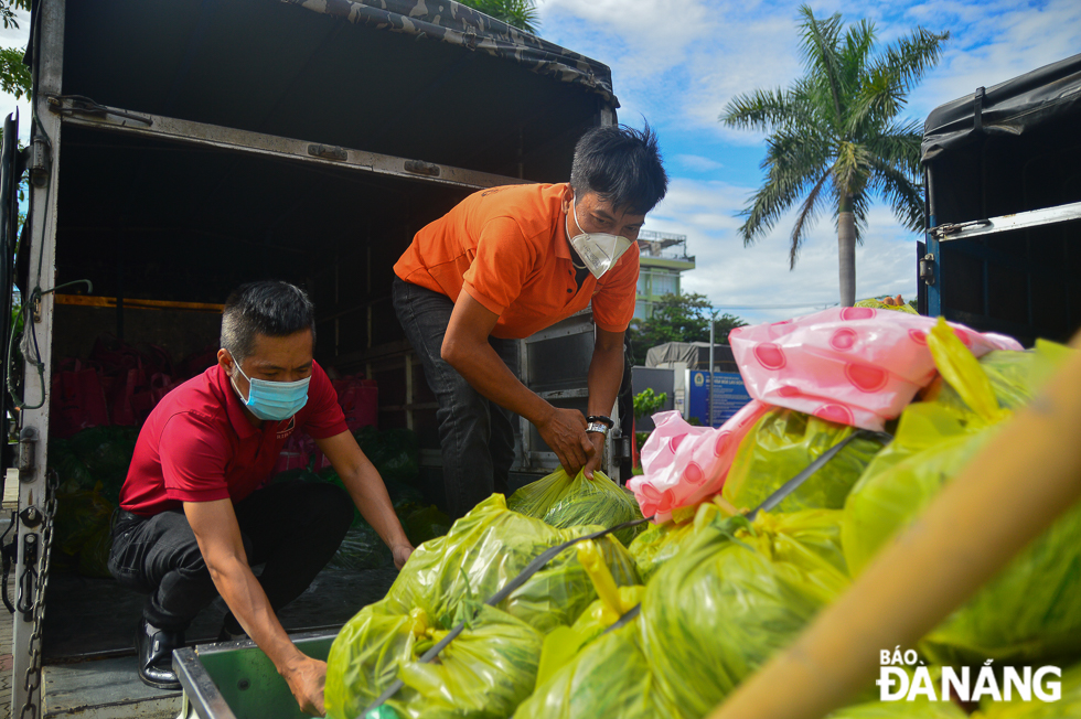 The amount of fruit and vegetables were purchased from disabled farmers in Hoa Vang District.