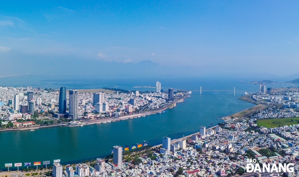 Da Nang will take the most drastic measures to bring the COVID-19 situation under control within 7 days with strong determination. The city administration is urging every one across the city to obey new restrictions to help their city to successfully fight and contain the deadly disease.