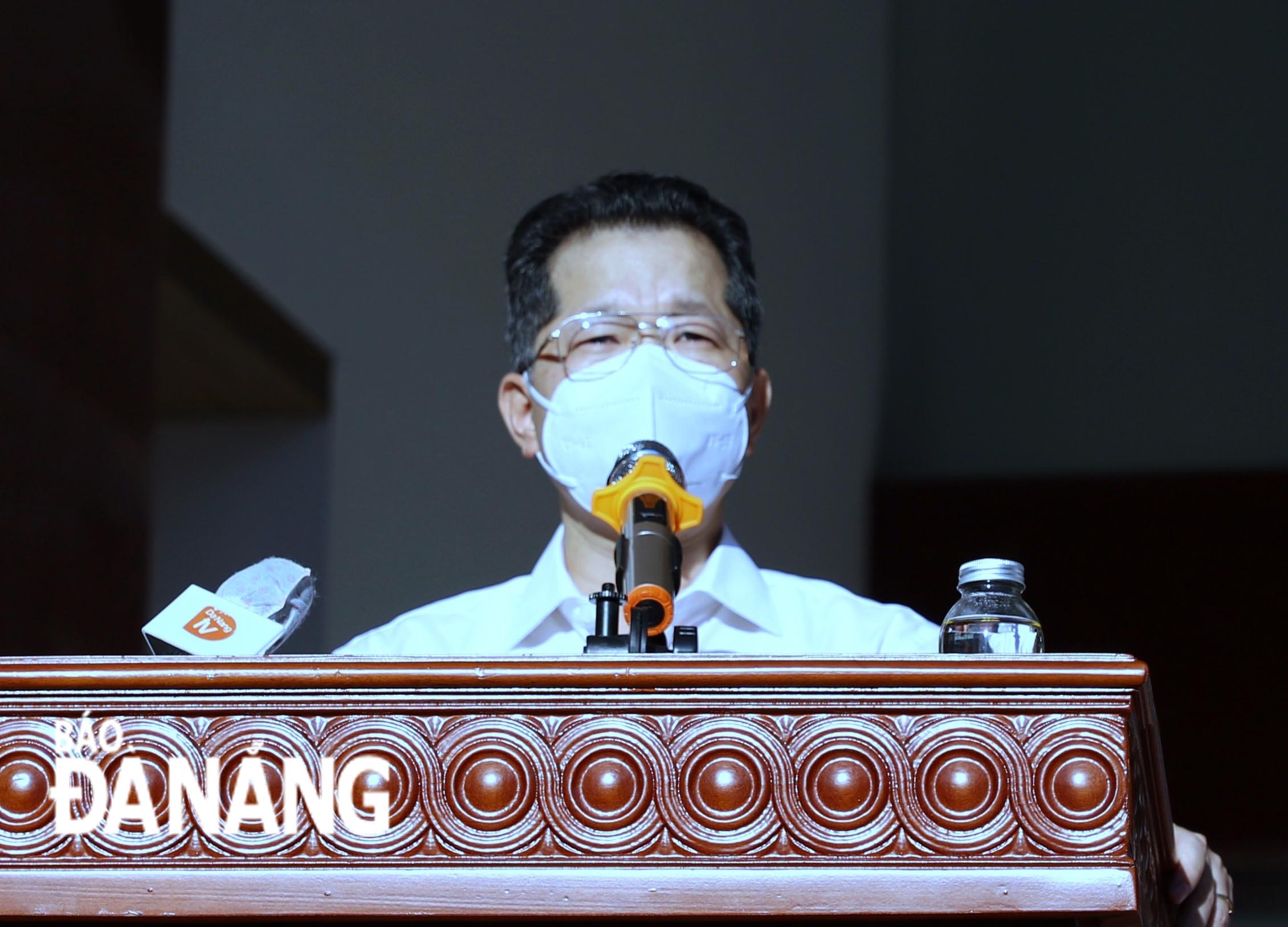 Da Nang Party Committee Secretary Nguyen Van Quang addresses the sending-off ceremony to launch the large-scale police patrols across the city amid the increasing coronavirus threat, August 16, 2021