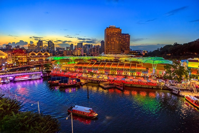 Khu vực bến cảng Clarke Quay sôi động bậc nhất thế giới nằm bên con sông Singapore.