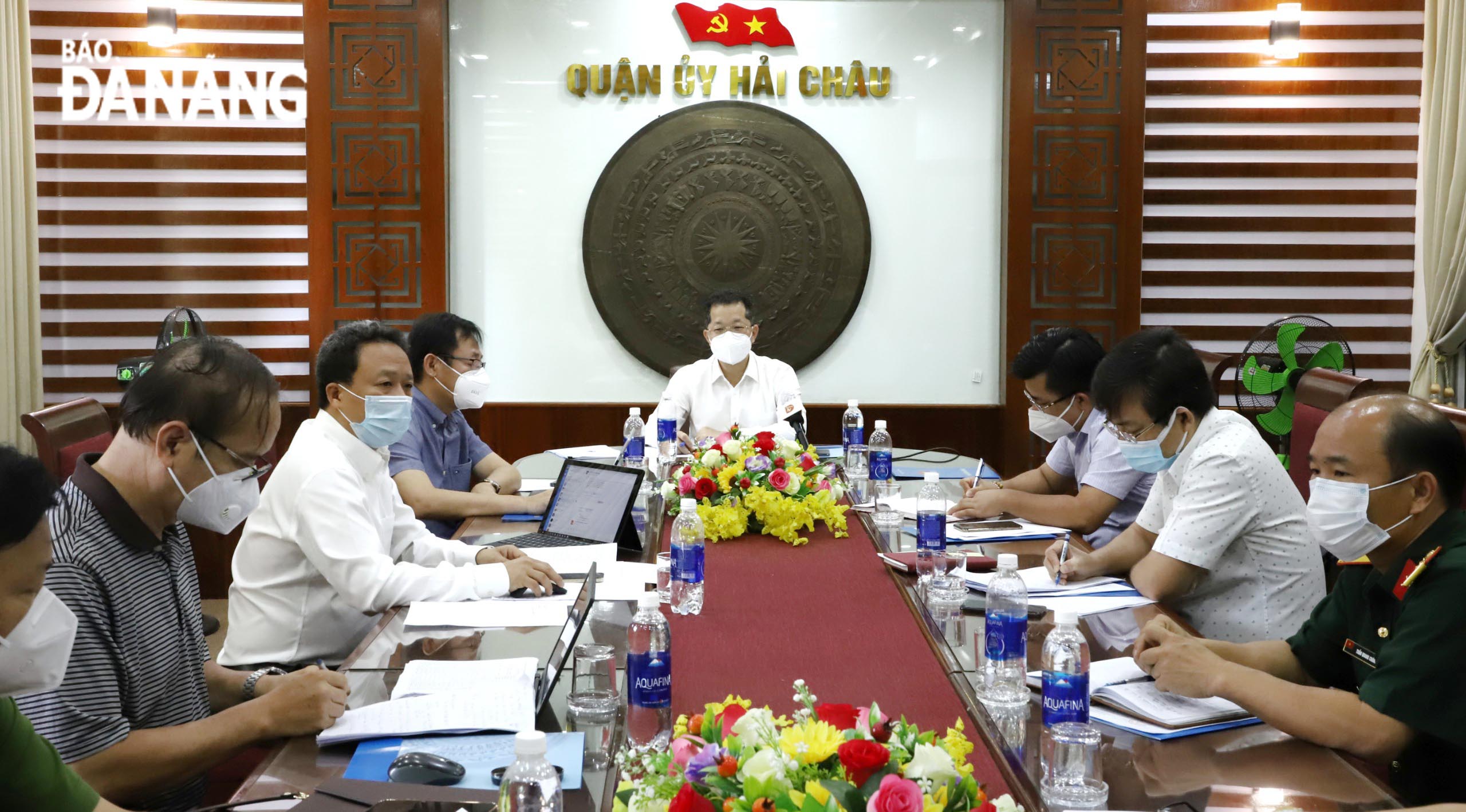 Bí thư Thành ủy Nguyễn Văn Quảng tại buổi làm việc với Quận ủy Hải Châu. Ảnh: NGỌC PHÚ
