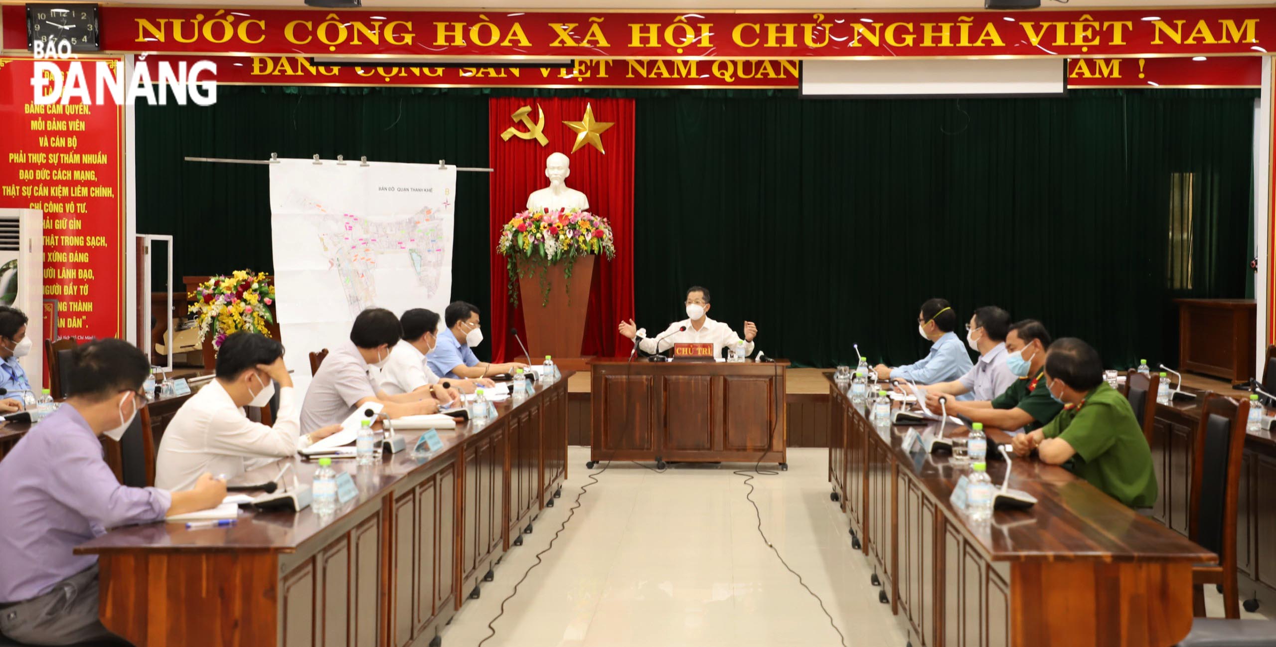 Bí thư Thành ủy Nguyễn Văn Quảng tại buổi làm việc với Quận ủy Thanh Khê. Ảnh: NGỌC PHÚ